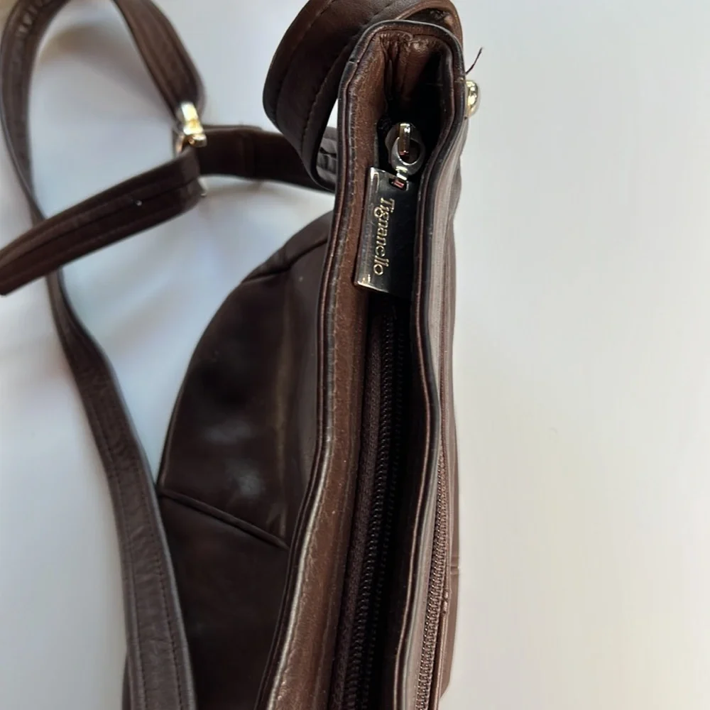 Vintage Tignanello Chocolate Brown Leather Crossbody Bag Gold Hardware Classic